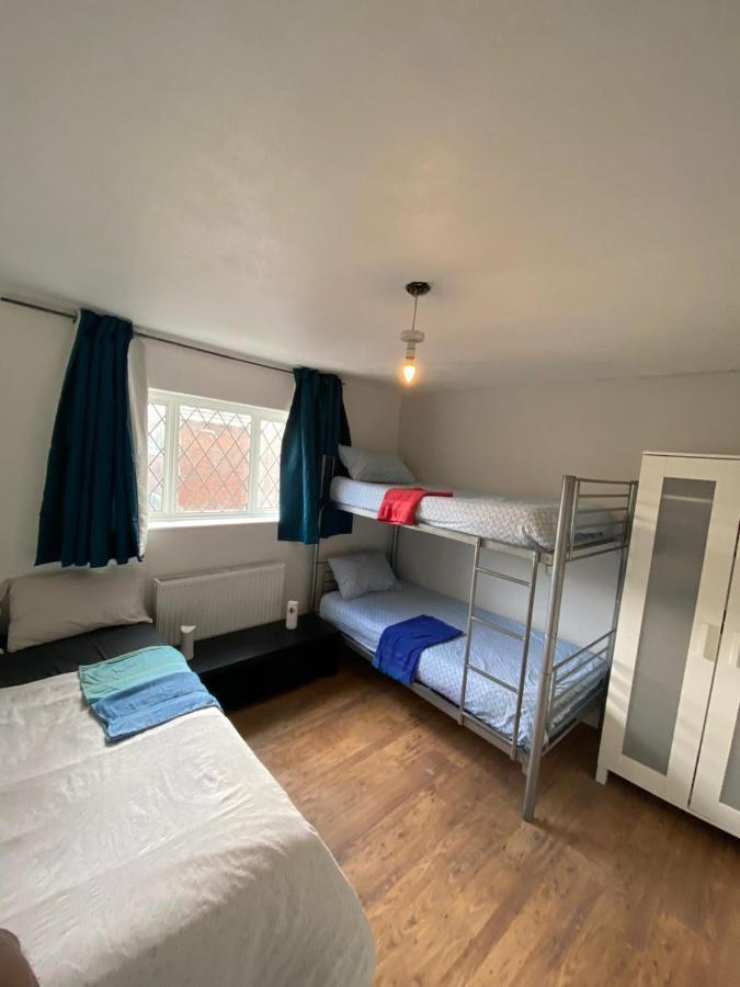 Private Room In Лондон Экстерьер фото